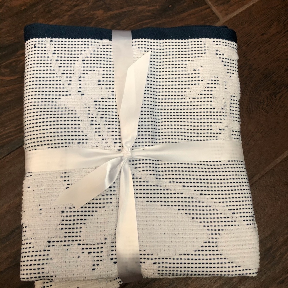 Modern Threads navy white hand towels NWT